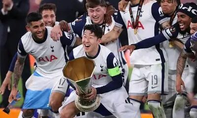 Spurs End Trophy
