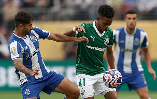 Palmeiras and Porto