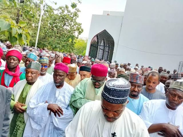 Aminu Dantata Laid To Rest In Madina’s Baqiyya Cemetery