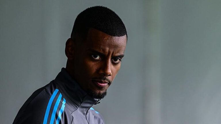 Isak Breaks Silence as Newcastle Row Escalates 1 isak