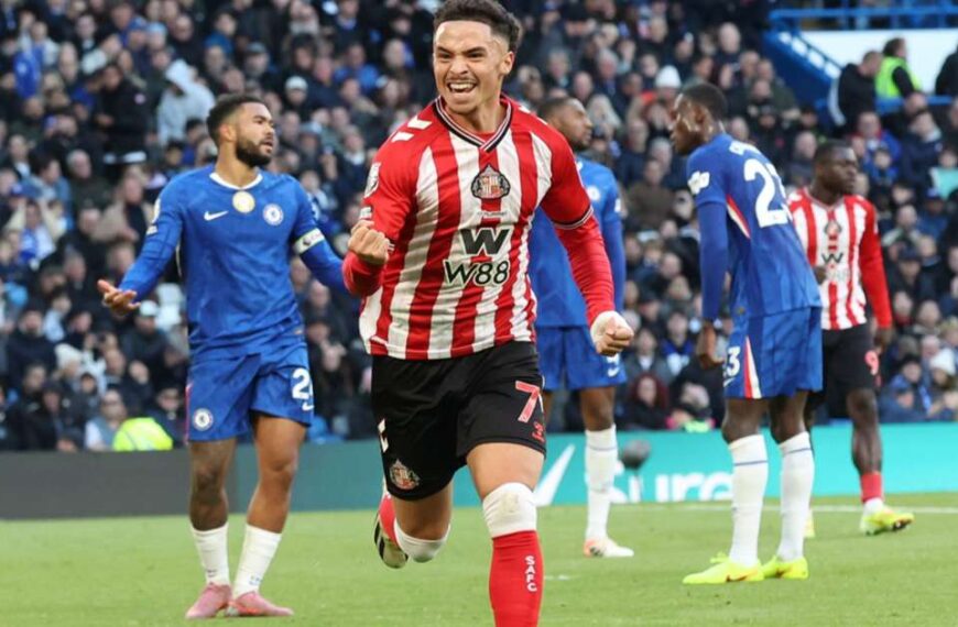 Chelsea Collapse Late as Sunderland Snatch All Three Points