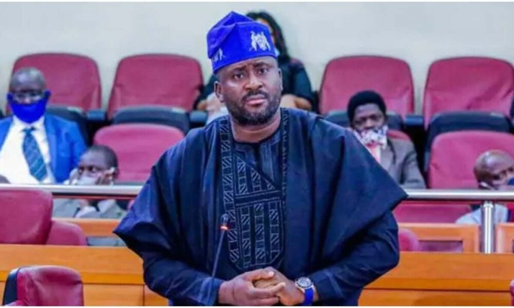 Desmond Elliot 1